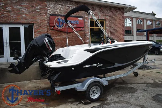 Slide: The Image of Bayliner Element M15 2023 - 30