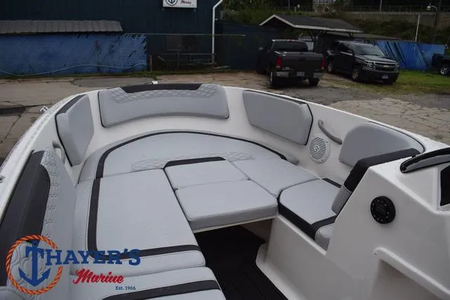 Slide: The Image of Bayliner Element M15 2023 - 9