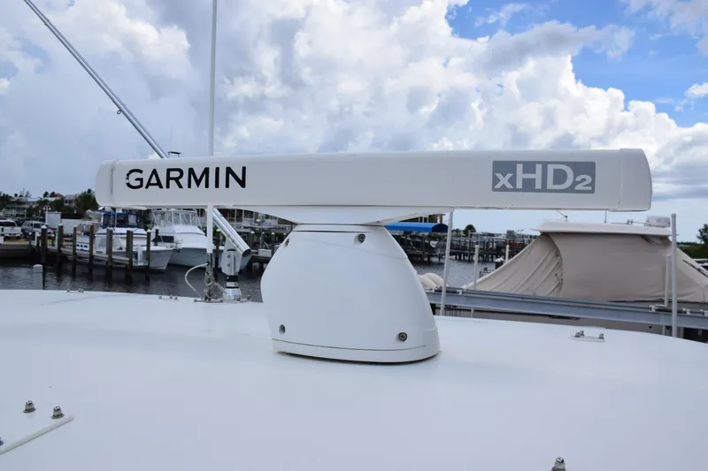 Slide: The Image of Garmin xHD2 radar on 2017 SeaVee 370z boat, docked under cloudy sky. - 37