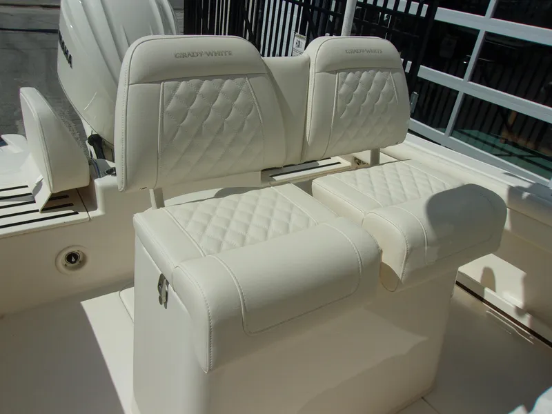 Slide: The Image of Grady-White Fisherman 216 2025 - 7