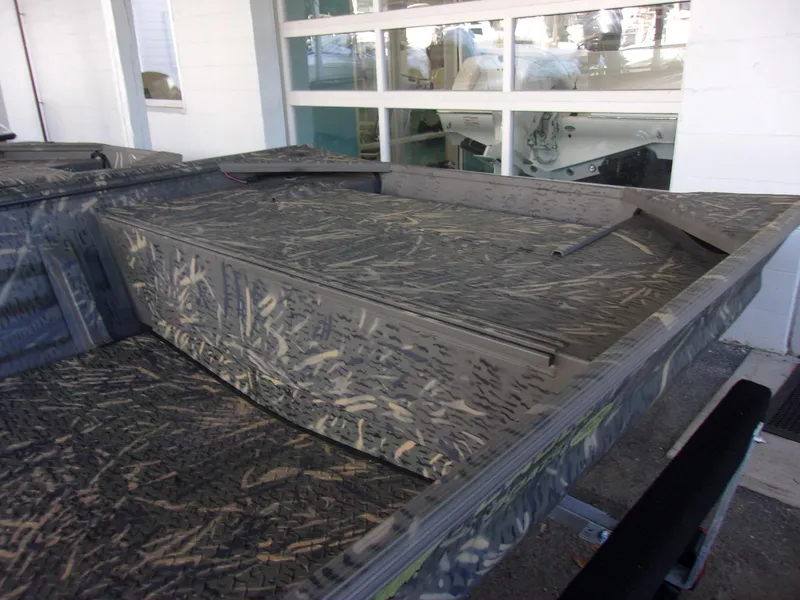 Slide: The Image of 2025 War Eagle 754 LDV boat with camouflage design in a showroom. - 4