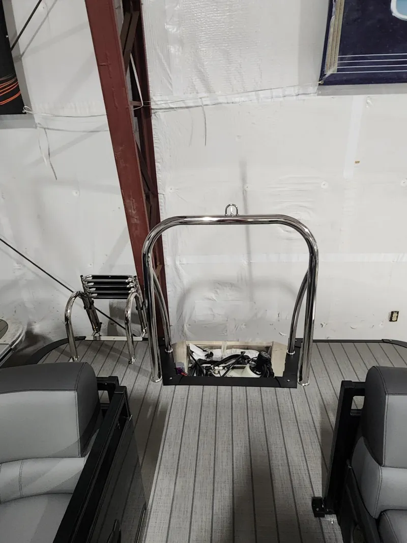 Slide: The Image of Tahoe LTZ 2385 Quad Lounge 2025 - 3