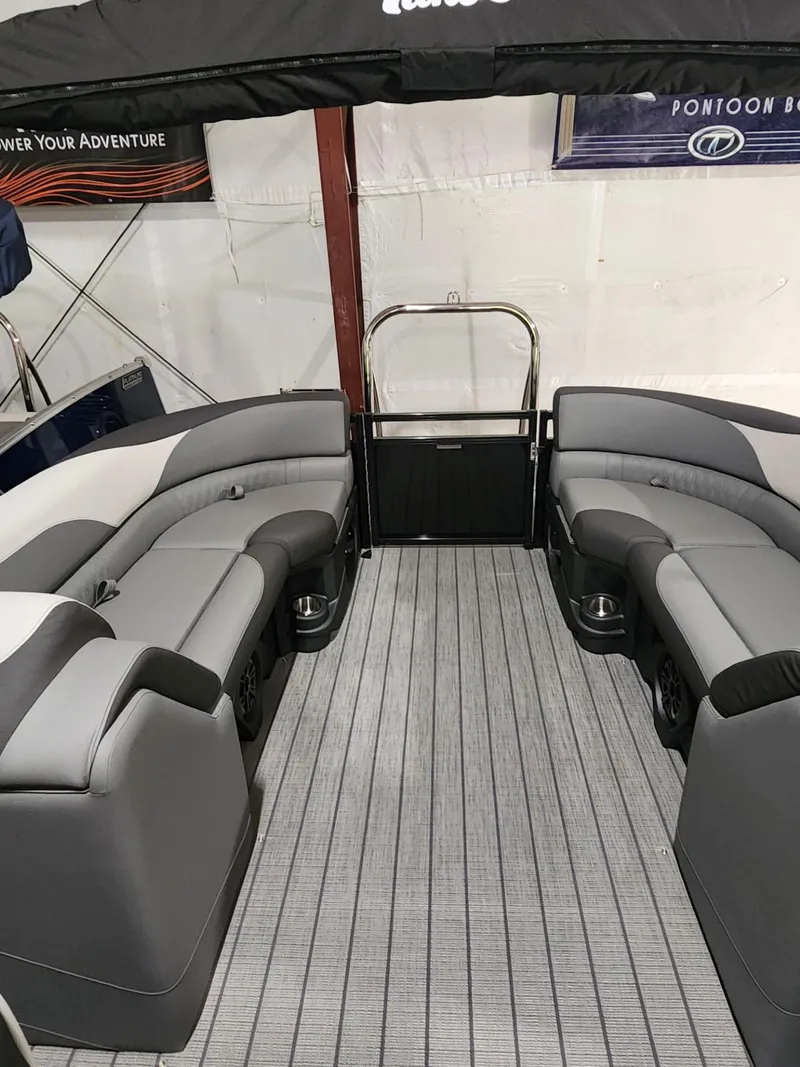 Slide: The Image of Tahoe LTZ 2385 Quad Lounge 2025 - 4