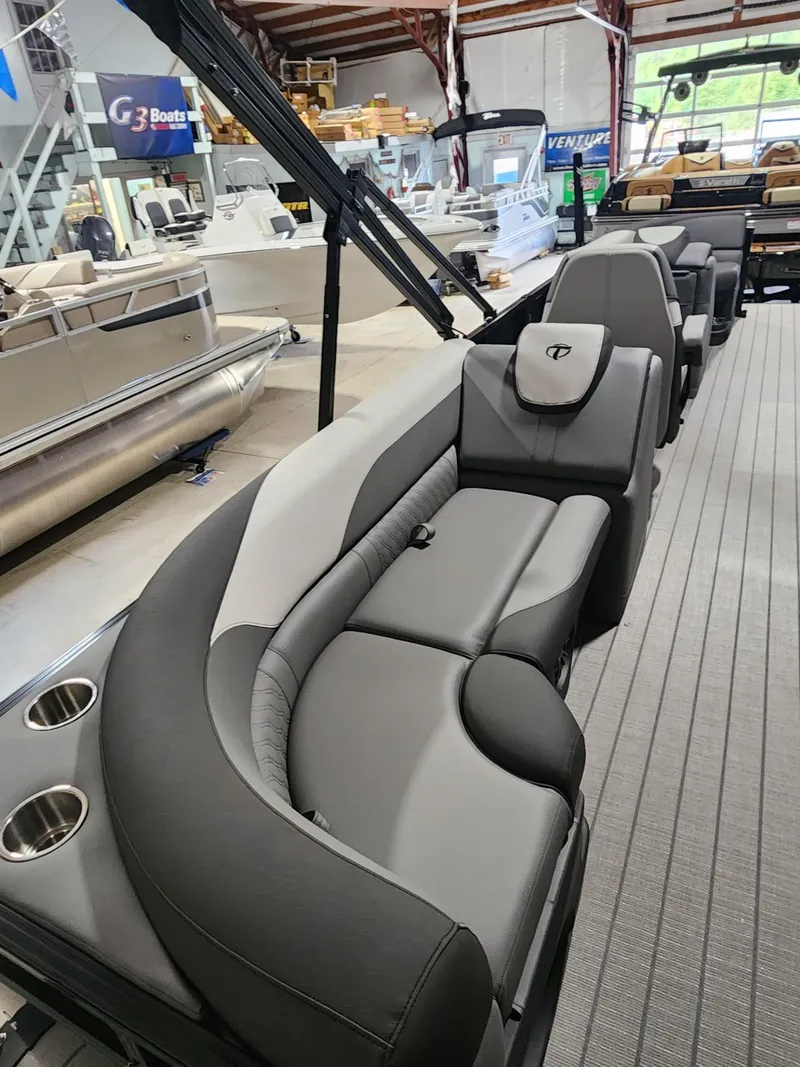 Slide: The Image of Tahoe LTZ 2385 Quad Lounge 2025 - 7
