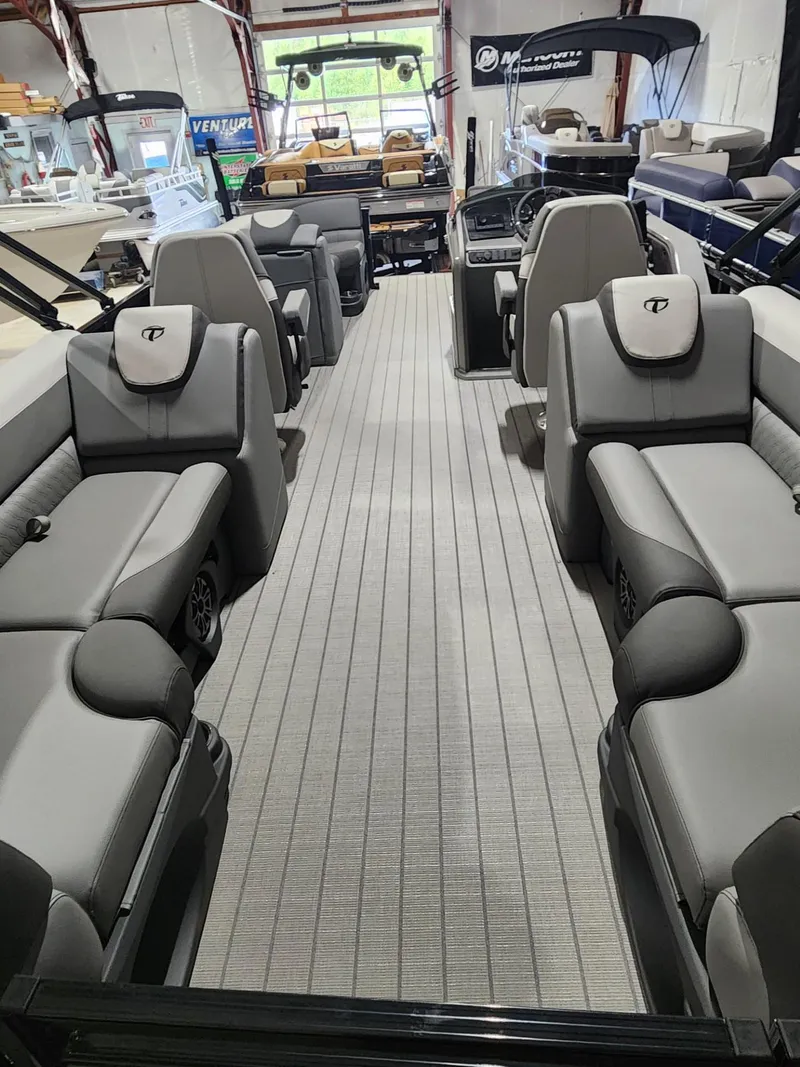 Slide: The Image of Tahoe LTZ 2385 Quad Lounge 2025 - 8