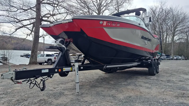 Slide: The Image of MasterCraft X24 2019 - 10