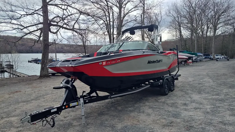 Slide: The Image of MasterCraft X24 2019 - 11