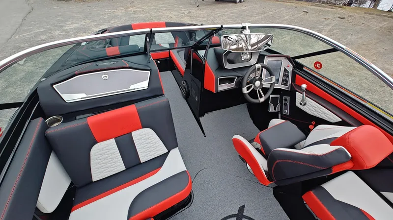 Slide: The Image of MasterCraft X24 2019 - 12