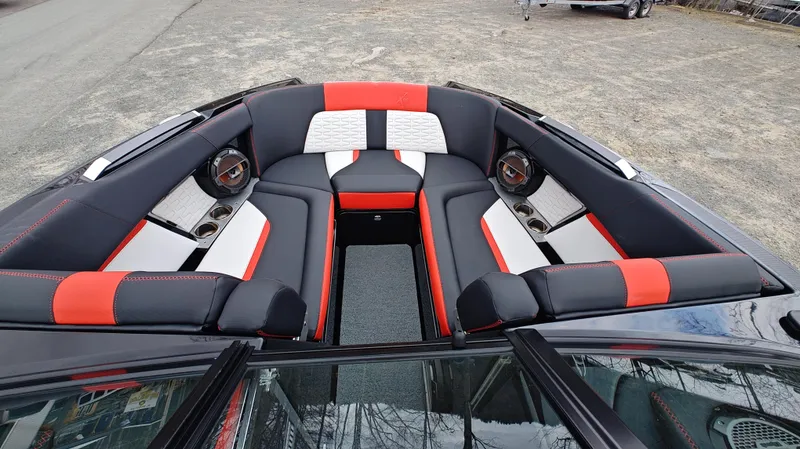 Slide: The Image of MasterCraft X24 2019 - 14