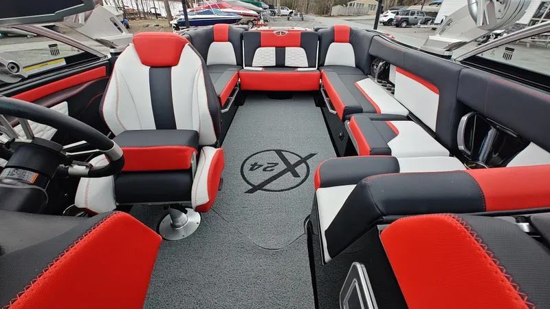 Slide: The Image of MasterCraft X24 2019 - 15