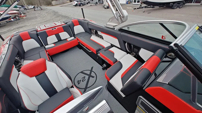 Slide: The Image of MasterCraft X24 2019 - 16