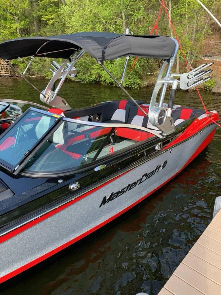 Slide: The Image of MasterCraft X24 2019 - 19
