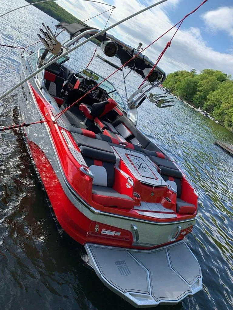 Slide: The Image of MasterCraft X24 2019 - 2
