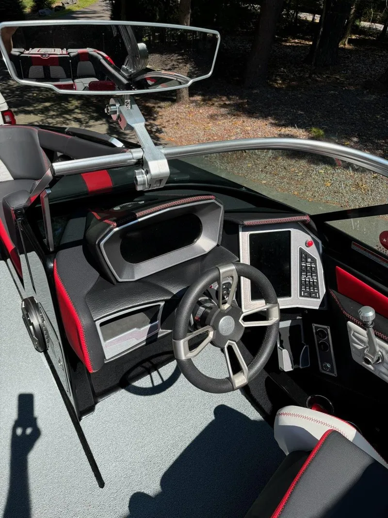 Slide: The Image of MasterCraft X24 2019 - 20