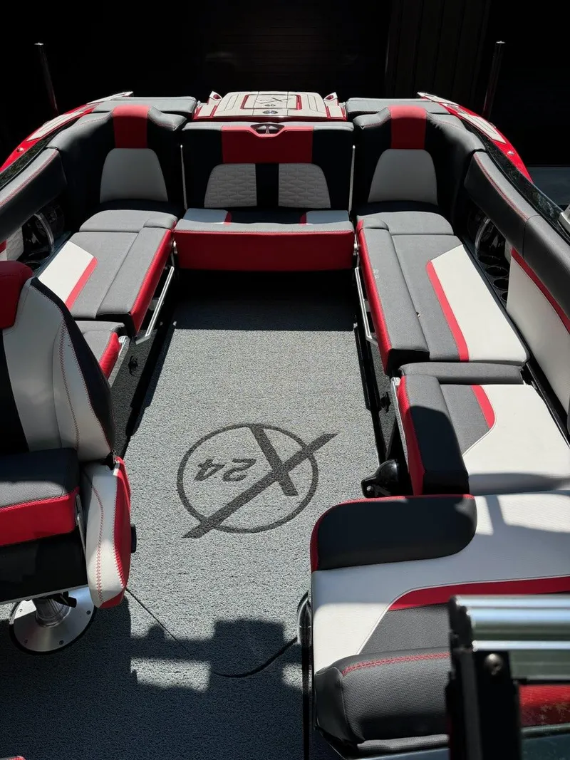 Slide: The Image of MasterCraft X24 2019 - 21
