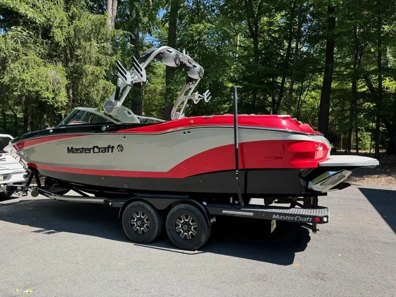 Slide: The Image of MasterCraft X24 2019 - 24