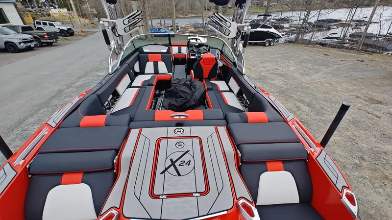 Slide: The Image of MasterCraft X24 2019 - 29