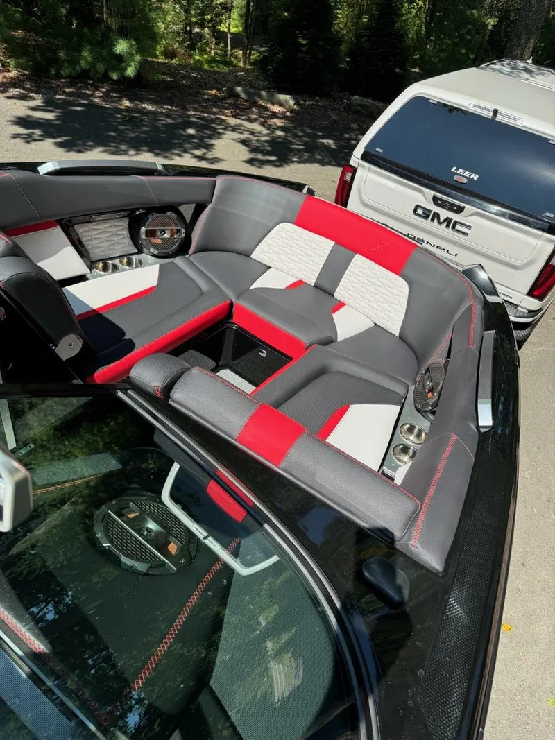 Slide: The Image of MasterCraft X24 2019 - 3