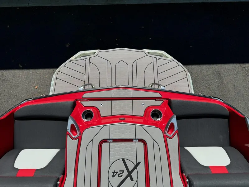 Slide: The Image of MasterCraft X24 2019 - 4