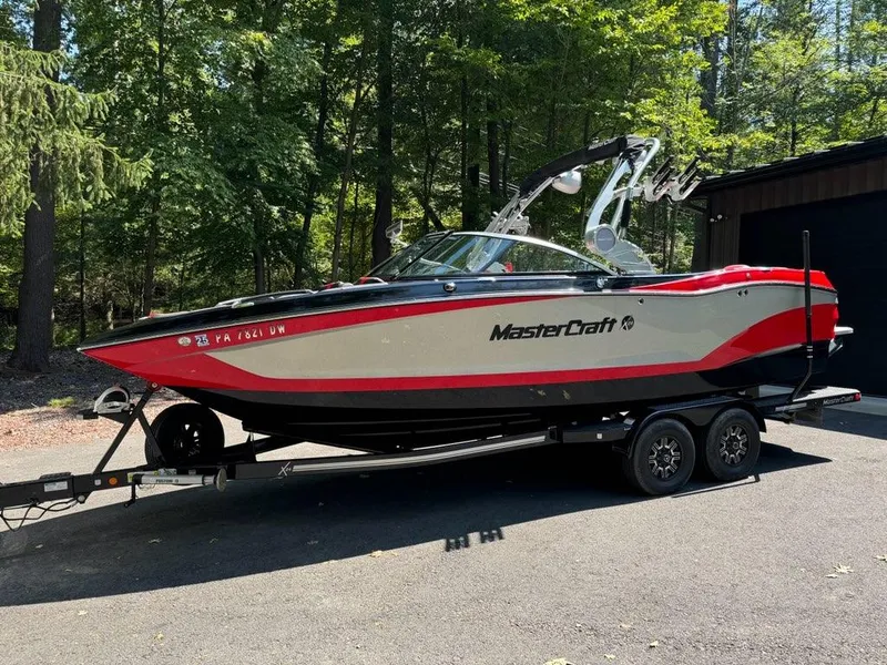 Slide: The Image of MasterCraft X24 2019 - 8