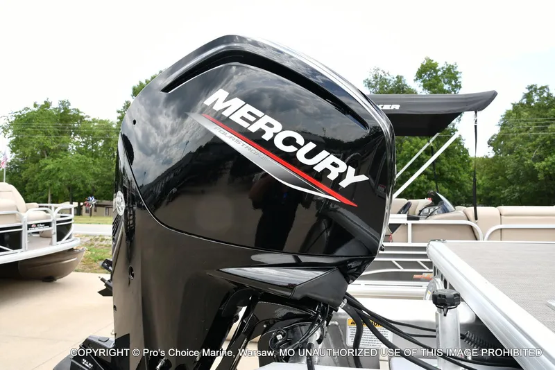 Slide: The Image of Sun Tracker Party Barge 20 DLX 2025 - 10