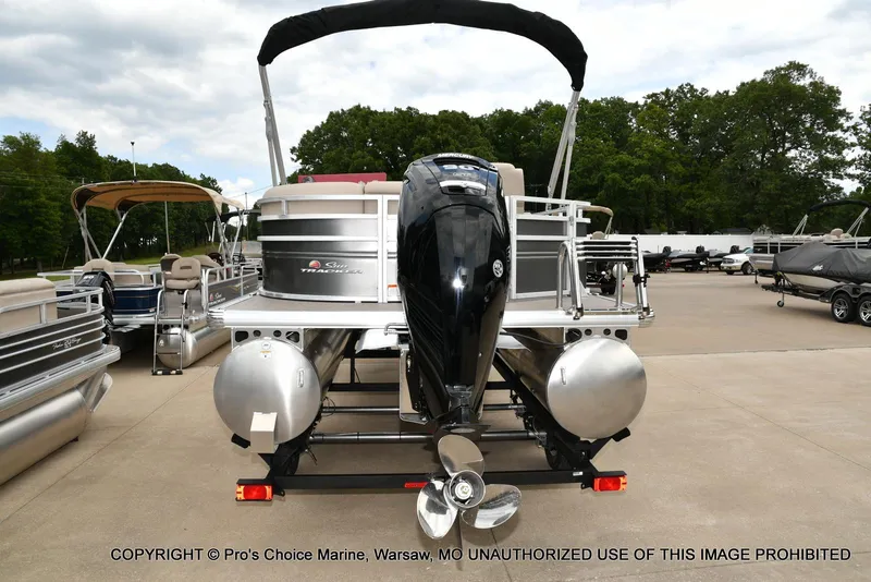 Slide: The Image of Sun Tracker Party Barge 20 DLX 2025 - 11