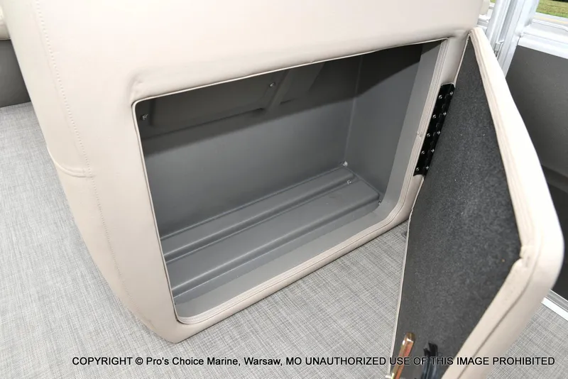 Slide: The Image of Sun Tracker Party Barge 20 DLX 2025 - 18