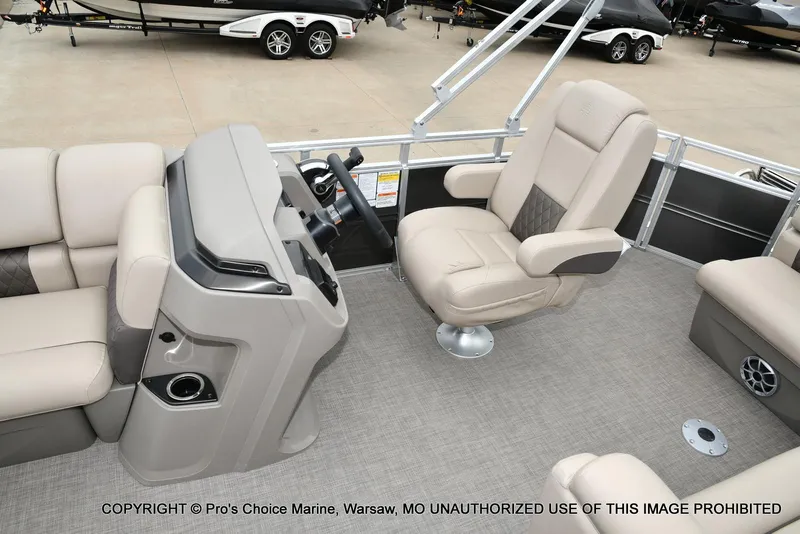 Slide: The Image of Sun Tracker Party Barge 20 DLX 2025 - 19