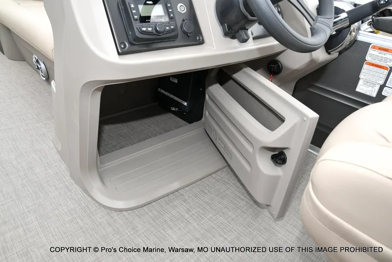 Slide: The Image of Sun Tracker Party Barge 20 DLX 2025 - 30