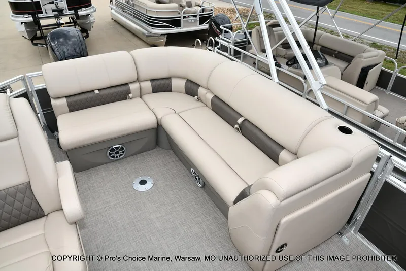 Slide: The Image of Sun Tracker Party Barge 20 DLX 2025 - 31