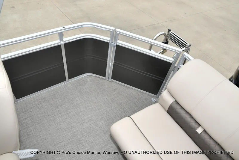 Slide: The Image of Sun Tracker Party Barge 20 DLX 2025 - 32