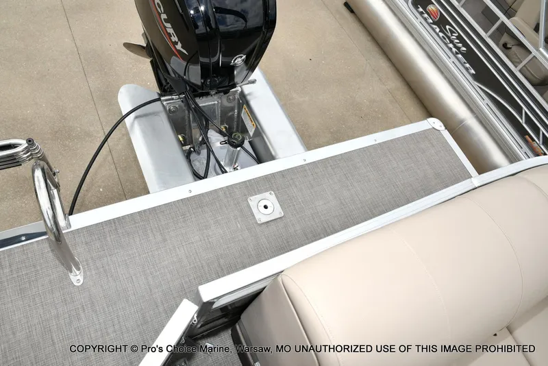 Slide: The Image of Sun Tracker Party Barge 20 DLX 2025 - 34