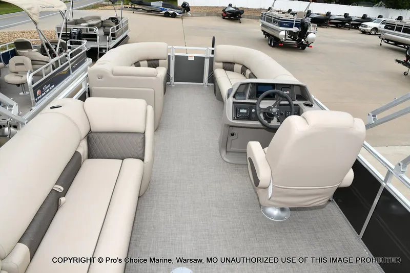 Slide: The Image of Sun Tracker Party Barge 20 DLX 2025 - 35