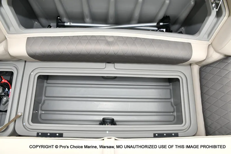 Slide: The Image of Sun Tracker Party Barge 20 DLX 2025 - 38