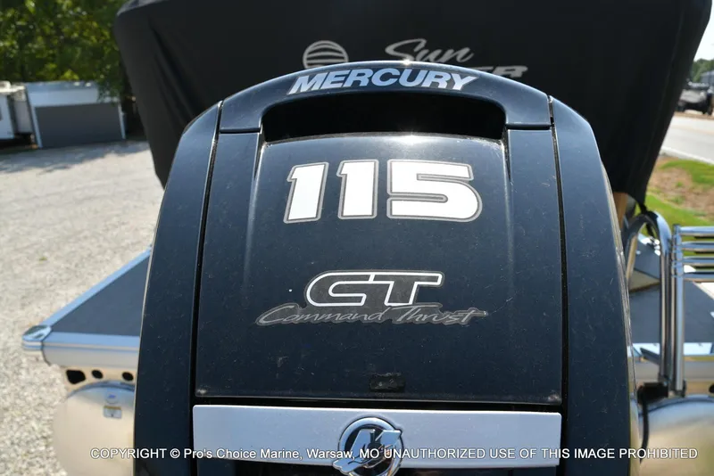 Slide: The Image of Sun Tracker Party Barge 20 DLX 2025 - 4