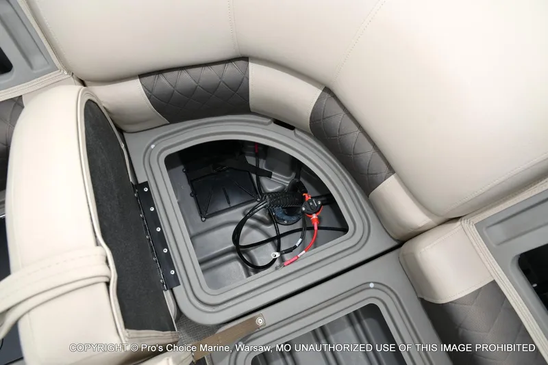 Slide: The Image of Sun Tracker Party Barge 20 DLX 2025 - 40