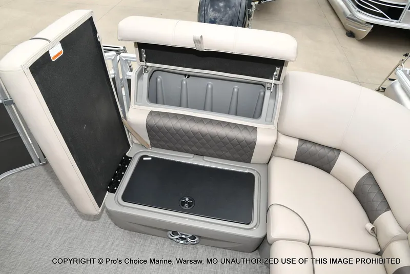 Slide: The Image of Sun Tracker Party Barge 20 DLX 2025 - 41