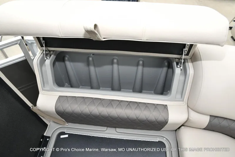 Slide: The Image of Sun Tracker Party Barge 20 DLX 2025 - 42