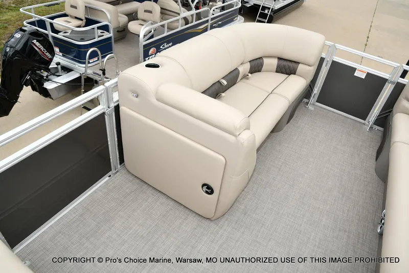 Slide: The Image of Sun Tracker Party Barge 20 DLX 2025 - 45