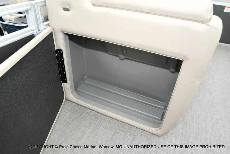 Slide: The Image of Sun Tracker Party Barge 20 DLX 2025 - 46