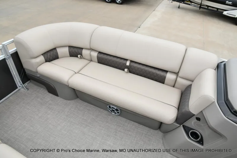 Slide: The Image of Sun Tracker Party Barge 20 DLX 2025 - 47