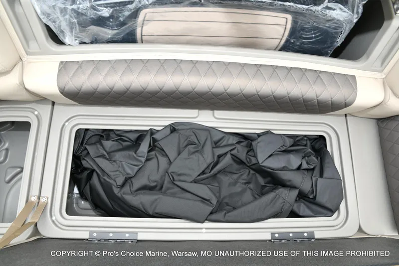 Slide: The Image of Sun Tracker Party Barge 20 DLX 2025 - 50