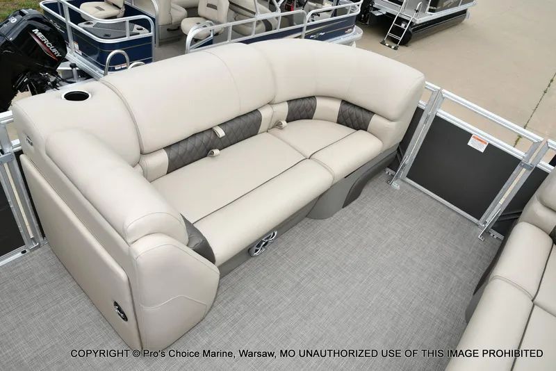 Slide: The Image of Sun Tracker Party Barge 20 DLX 2025 - 52