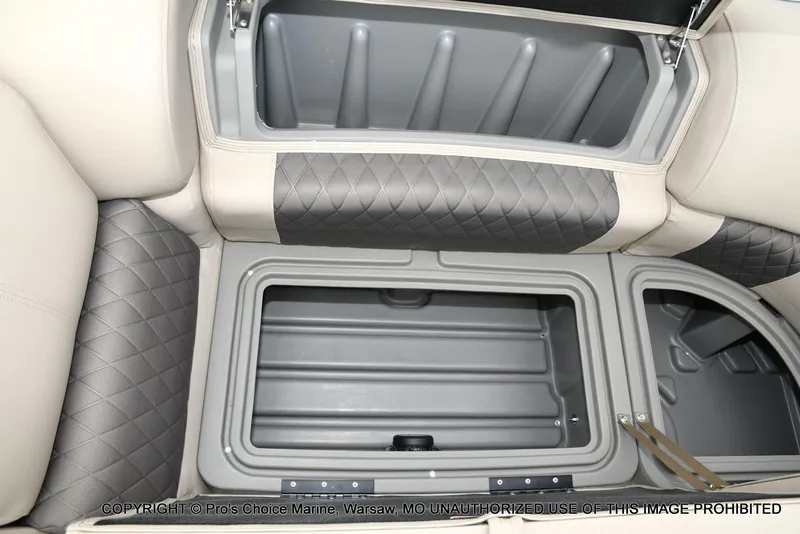 Slide: The Image of Sun Tracker Party Barge 20 DLX 2025 - 54