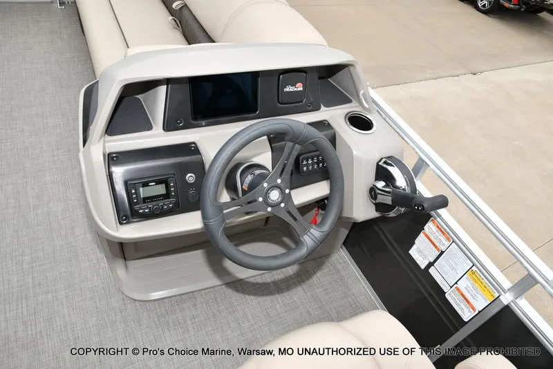 Slide: The Image of Sun Tracker Party Barge 20 DLX 2025 - 7