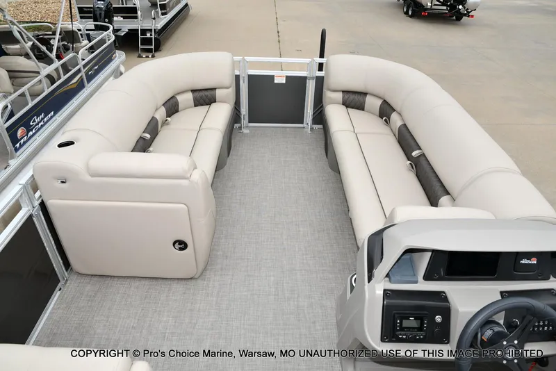 Slide: The Image of Sun Tracker Party Barge 20 DLX 2025 - 8