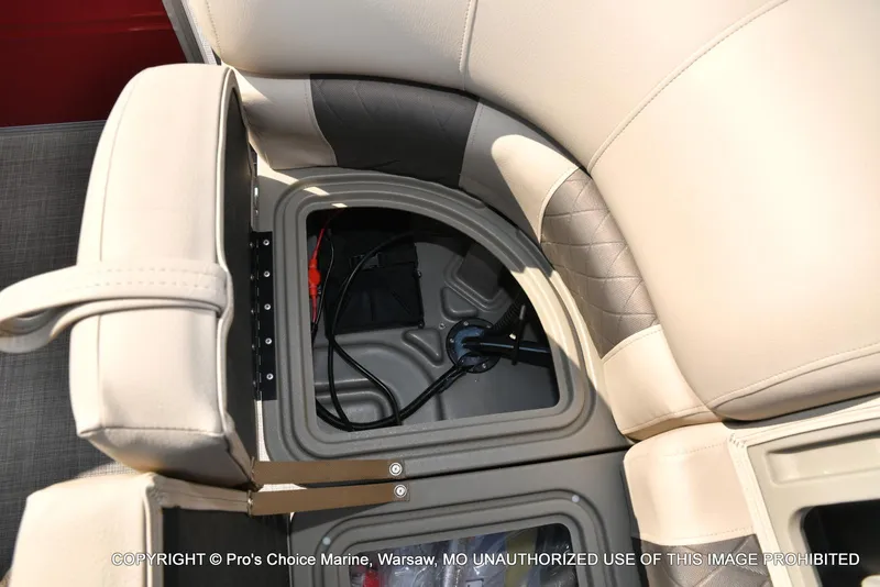 Slide: The Image of Sun Tracker Party Barge 22 DLX w/150 Mercury 4 Stroke 2025 - 39