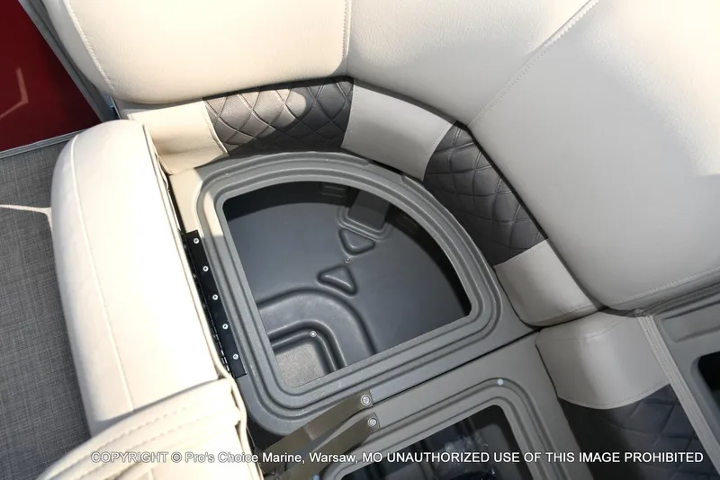 Slide: The Image of Sun Tracker Party Barge 22 DLX w/150 Mercury 4 Stroke 2025 - 48