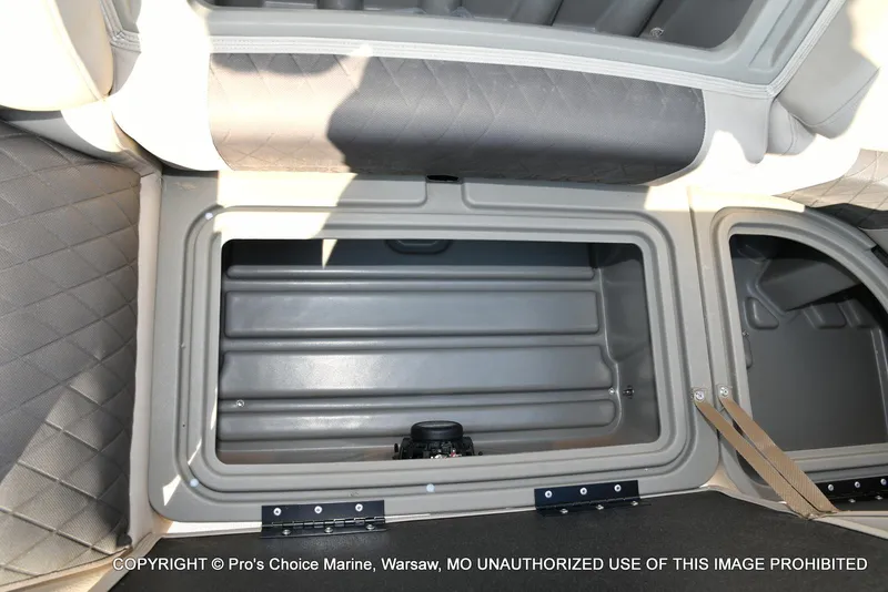 Slide: The Image of Sun Tracker Party Barge 22 DLX w/150 Mercury 4 Stroke 2025 - 52