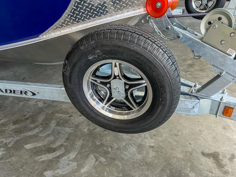 Slide: The Image of 2024 Hewescraft 210 Sea Runner ET HT trailer wheel and tire detail. - 20